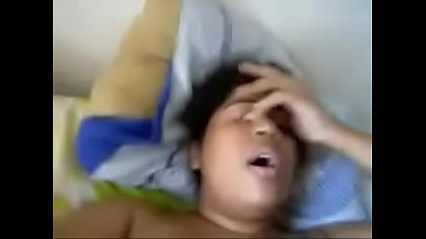 Tamil aunty pundaiyil oothu kanjai kudikiraal - Tamil sex videos