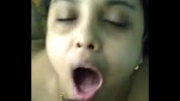 Chennai manaivi karupu sunniyai sexiyaaga umbugiraal - Blowjob video