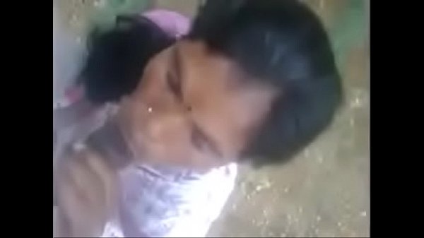 Tamilnadu gramathu vibachaari sexiyaaga blowjob seigiraal - sex video