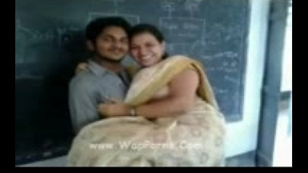 Sexiyaana tamil teacher nirvaana mulaiyai pisaigiraal - sex video