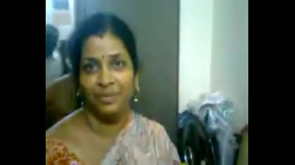 Sunitha aunty sexyaaga mulaiiyai nirvaanamaaga kanbikiraal - sex video