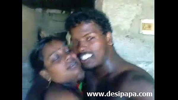 Karupu kozhunthan anni mulaiyai sappi umba vidugiraan - sex video