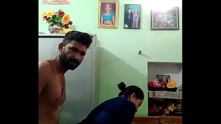 Sexyaana sunniyaal manaivi kuthiyil kaalai thuki ookiraan - sex video