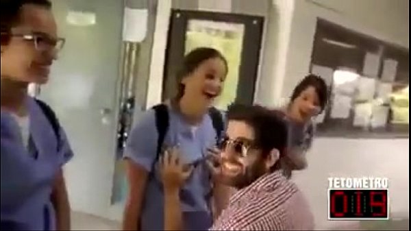 Pengal matrum aunty mulaiyai kai adikiraan - sex video