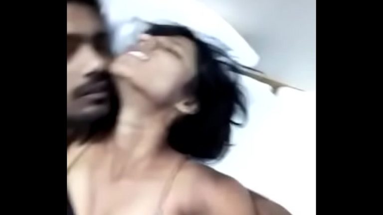 Sexiyaana ilam kalluri kathali kuthiyil viral podum pozhuthu munarugrial