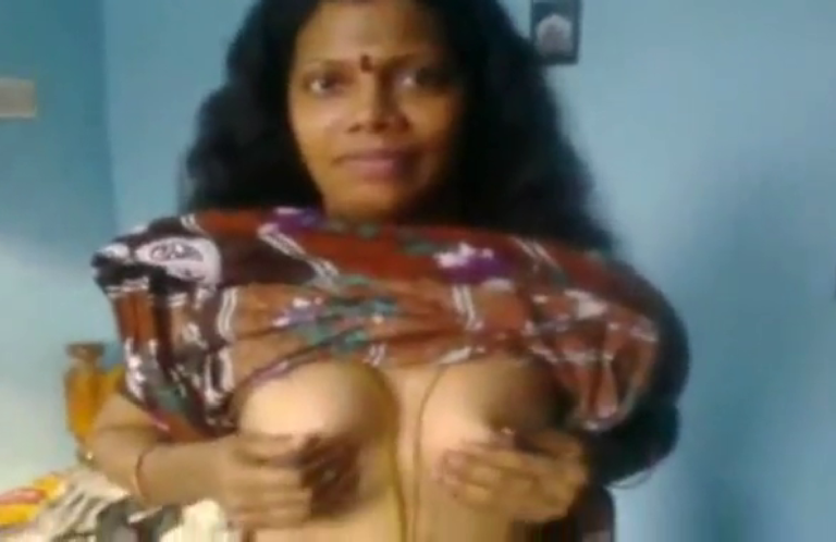 Ilamaiyaana veetu manaivi tamil wife sex iru mulaiyai nirvaanamaaga kanbithu moodu eetrugiraal. Pinbu sunniyai umbi vittu paduthu ookiraal.