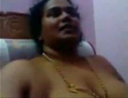 Kozhutha Aunty Kuthiyil Sunniyai Vittu Paiyan Ookum Tamil Dirty Videos