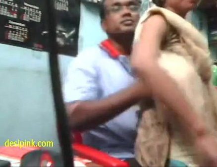 Sontha magalai kuthiyil naaku potu ookum tamil family sex
