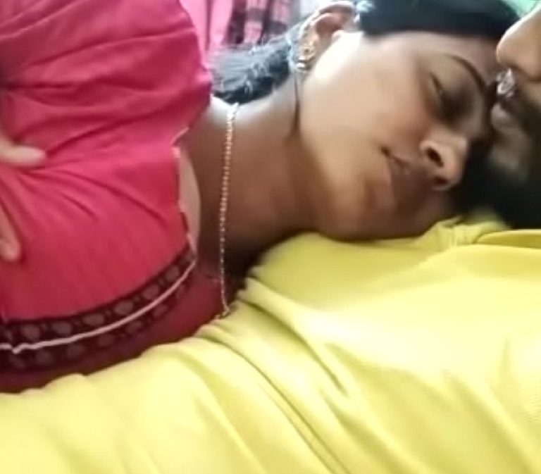 Tamil big boobs sappi kuthiyil viral podum kathalan