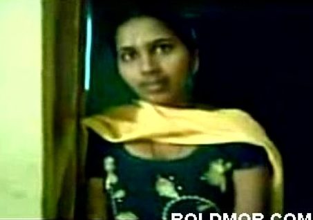 Chudithaarai thuki mulai kanbikum tamil college girls sex video