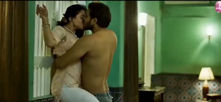 Mundru heroine liplock adikum tamil kiss video